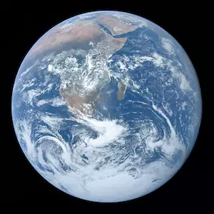 Full disk view of the Earth taken on December 7, 1972, by the crew of the Apollo 17 spacecraft en route to the Moon at a distance of about 29,000 kilometres (18,000 mi). It shows Africa, Antarctica, and the Arabian Peninsula. Public domain.