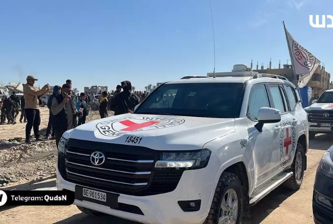 Three Israeli detainees were released in exchange for hundreds of Palestinian prisoners. (Photo: via QNN)